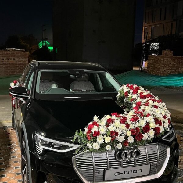 Audi Sleek Floral Decoration | Luxury Wedding Car Decor