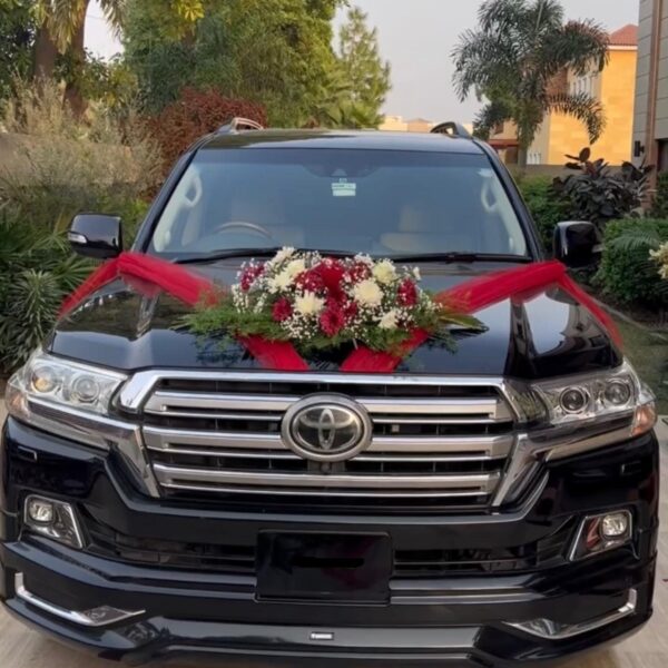 Land Cruiser V8 Custom Floral Decoration | Bold Wedding Car Decor